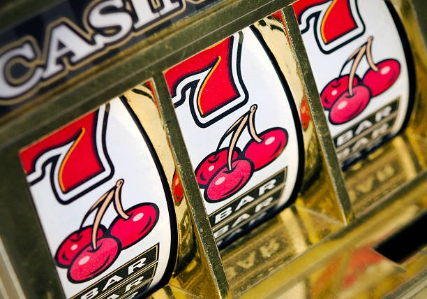 Mobile phone displaying Ikan Hoki slot game interface